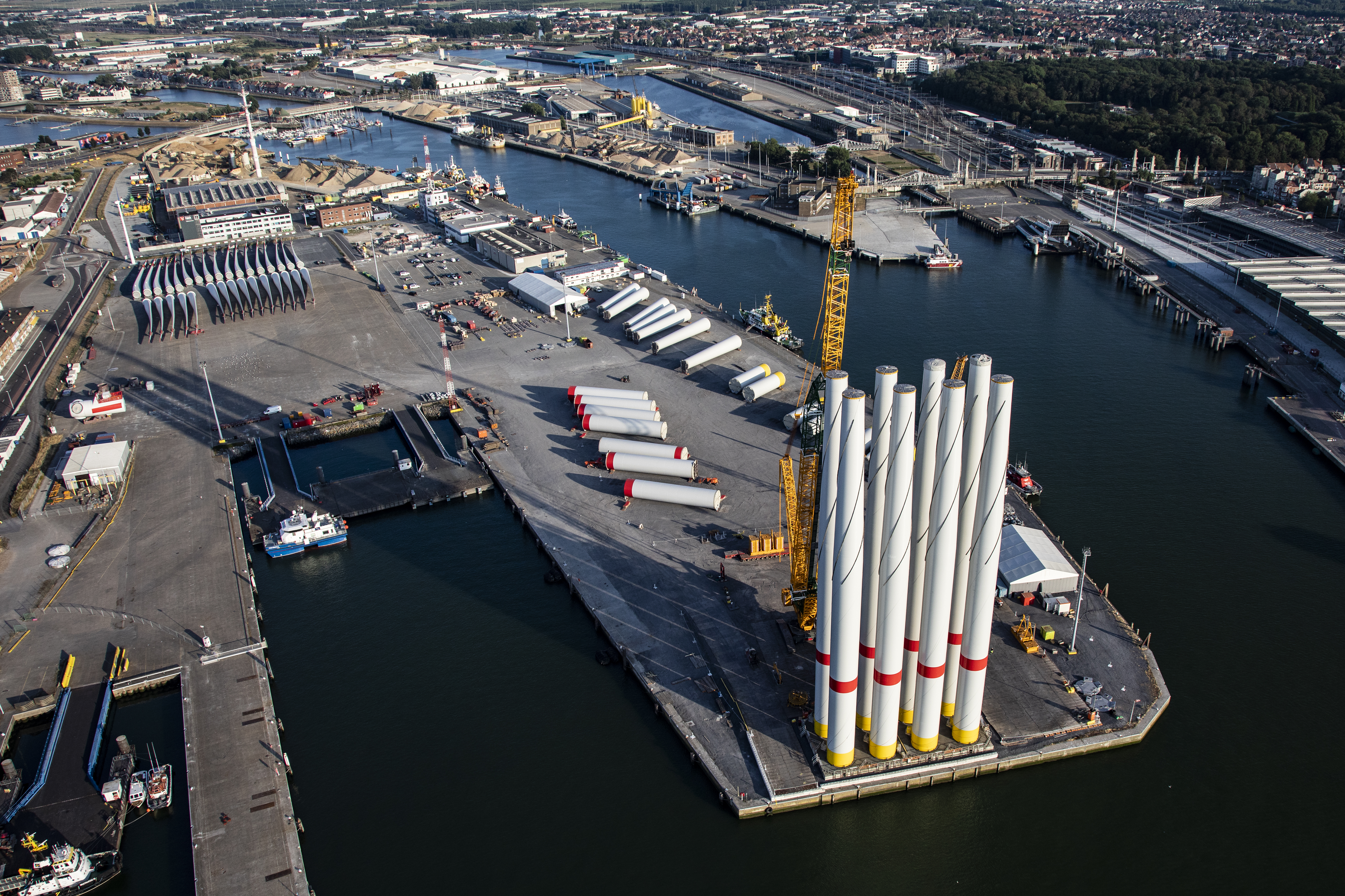 Rentel NV eerste windturbine-onderdelen aangekomen in Oostende