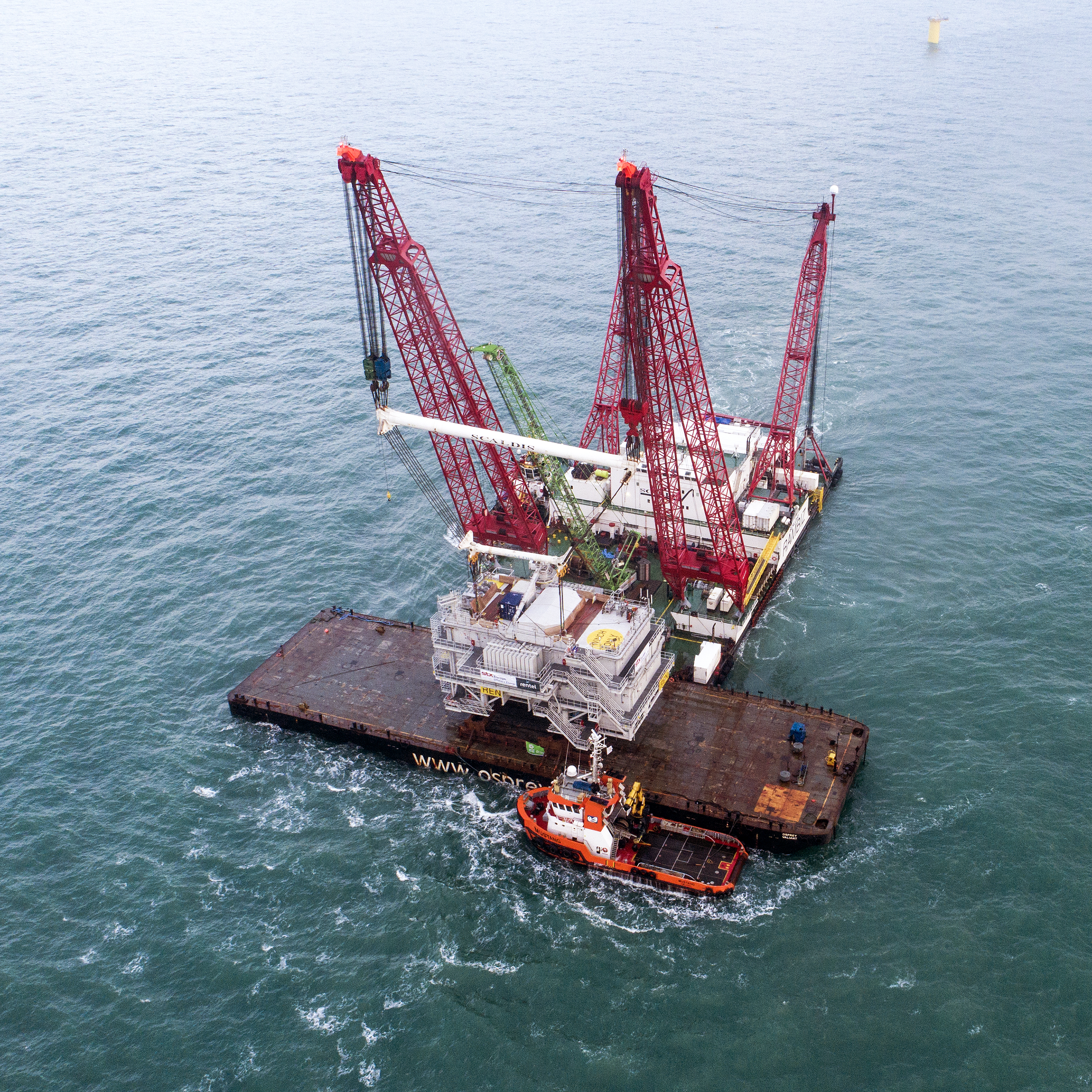 Rentel NV installeert transformatorstation van haar windpark in de Noordzee